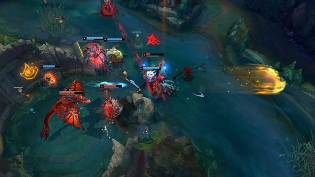 Early team fights around the river